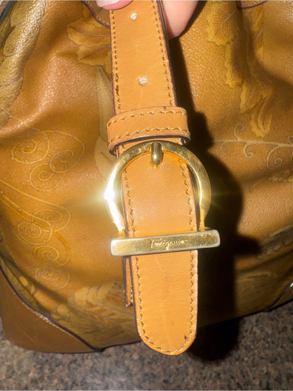 Salvatore Ferragamo vintage RARE Botanical Leather Bucket Bag made in Italy. - Picture 8 of 9